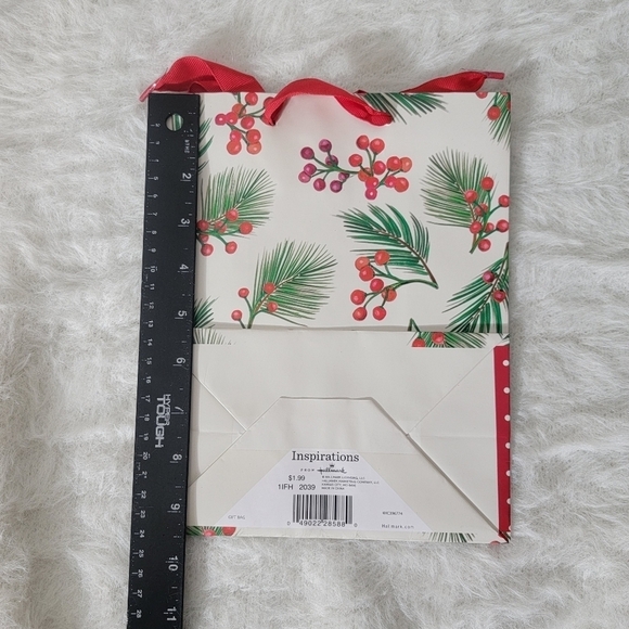Hallmark Christmas Gift Bags 6 XS / 9 Small Tissue Paper Metallic String Holiday - Picture 4 of 10